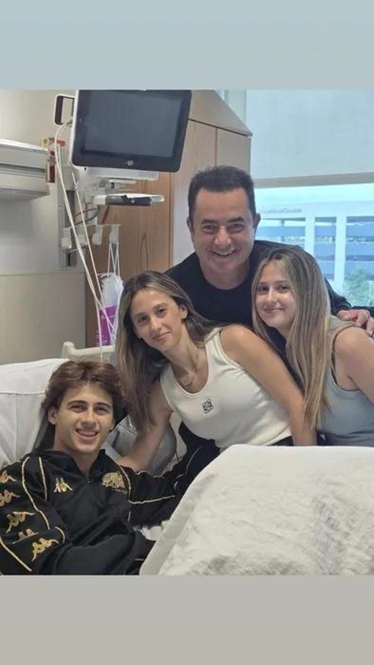 Survivorda bacağını kaybeden Stavros Floros aylar sonra evine döndü Gözyaşlarıyla karşılandı