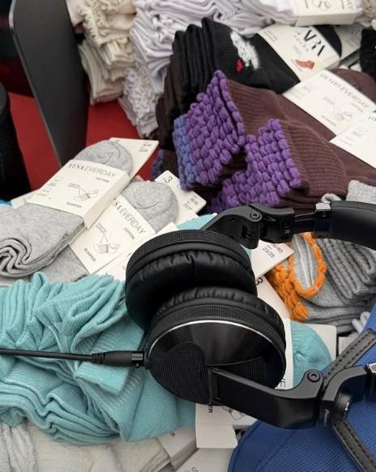 Köy konseriyle olay olan DJ Mahmut Orhan bu kez de pazarda sahne aldı