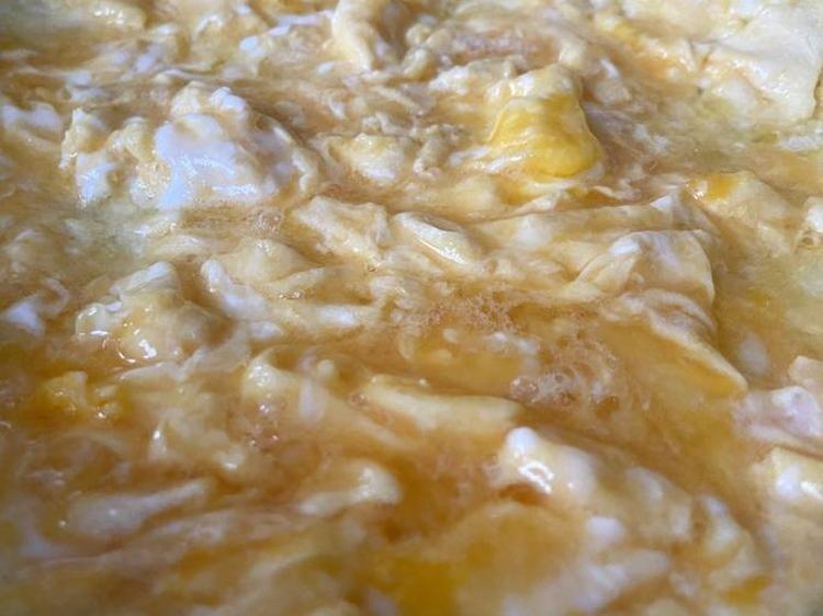 Yumurtayı bir de böyle pişirin İçine 1 parça atmak yetiyor: Bulut gibi ağızda eriyip lezzetini 10 kat artırıyor