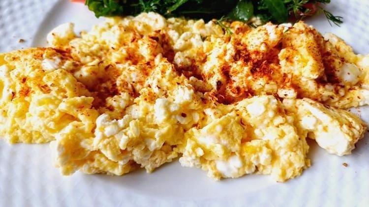 Yumurtayı bir de böyle pişirin İçine 1 parça atmak yetiyor: Bulut gibi ağızda eriyip lezzetini 10 kat artırıyor