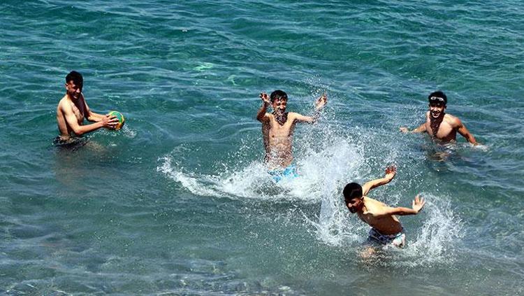 Türkiyenin en büyük gölünde yaz mesaisi Ücretsiz hizmet vermeye başladı