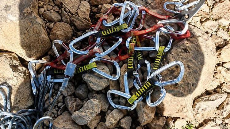 Türk dağcının ölüm yolculuğu 200 metre sürüklendi, ipte asılı kaldı