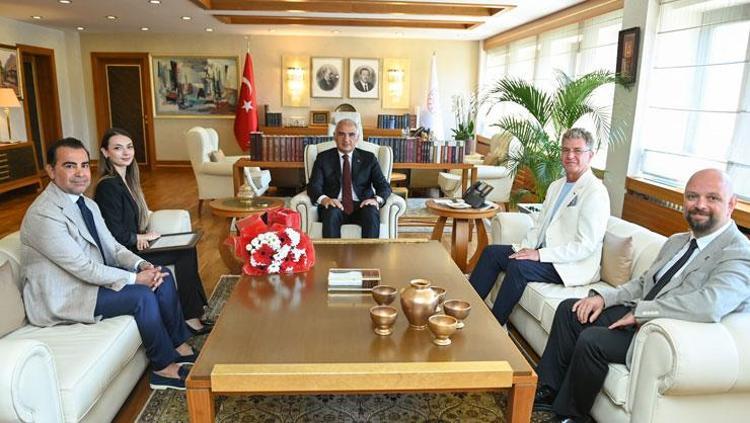 Türk balesinde uluslararası gurur Bakan Ersoy Bolşoy Tiyatrosunda tarihi başarıya imza atan Nilay Tahiroğlunu tebrik etti