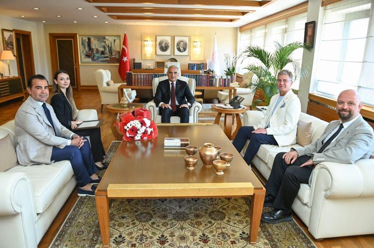 Türk balesinde uluslararası gurur Bakan Ersoy Bolşoy Tiyatrosunda tarihi başarıya imza atan Nilay Tahiroğlunu tebrik etti