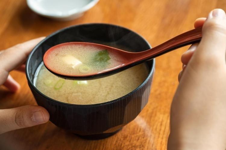 Japonların uzun yaşam sırrı Kahvaltıda kaşık kaşık içiyorlar: Doğal probiyotik deposu