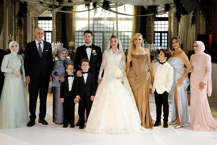 ÖZEL AİLE KARELERİ DE GELDİ