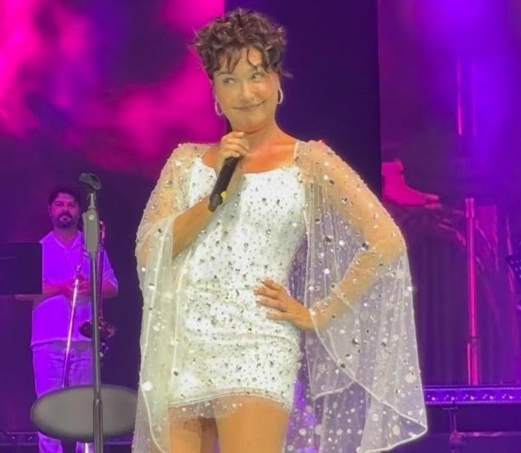 Şevval Sam konserinde büyük sürpriz Alkış tufanı koptu