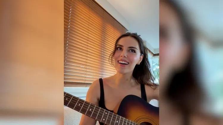 Sevgilisi Murat Dalkılıça rakip oldu Özgü Kaya sesiyle büyüledi