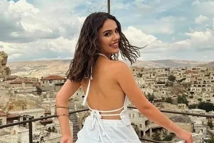 Sevgilisi Murat Dalkılıça rakip oldu Özgü Kaya sesiyle büyüledi