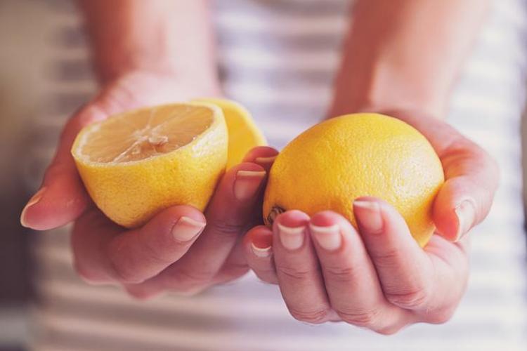 Limon suyu mu, sirke mi Hangisinin daha faydalı olduğu ortaya çıktı