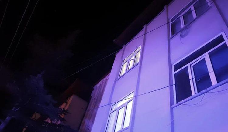 Kendi evine çatıdan girmek isteyen adam 3üncü kattan düştü