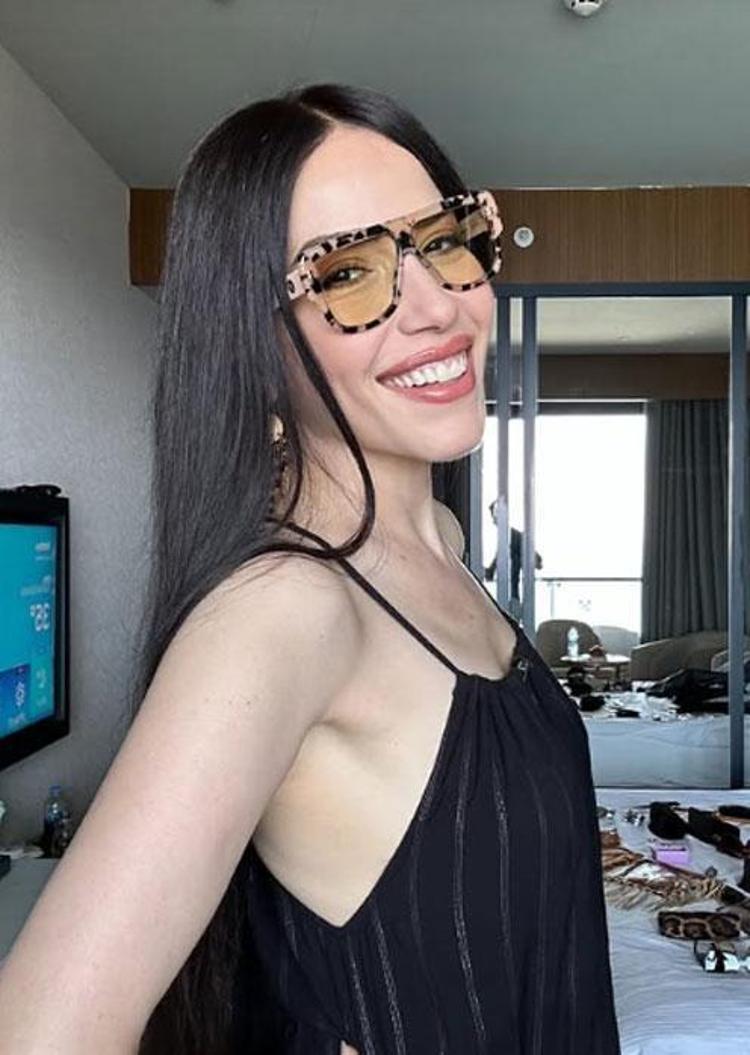Olaylı açıklamaların ardından Burcu Güneş tatil sezonunu açtı