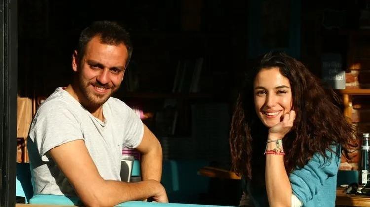 Erkan Kolçak Köstendille yollarını ayıran Cansu Tosun Bodrumda arkadaşlarıyla kurtlarını döktü