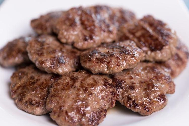 Evde mangal lezzetinde köfte yapmanın sırrı: İçine mutlaka soda ve karbonat ekleyin