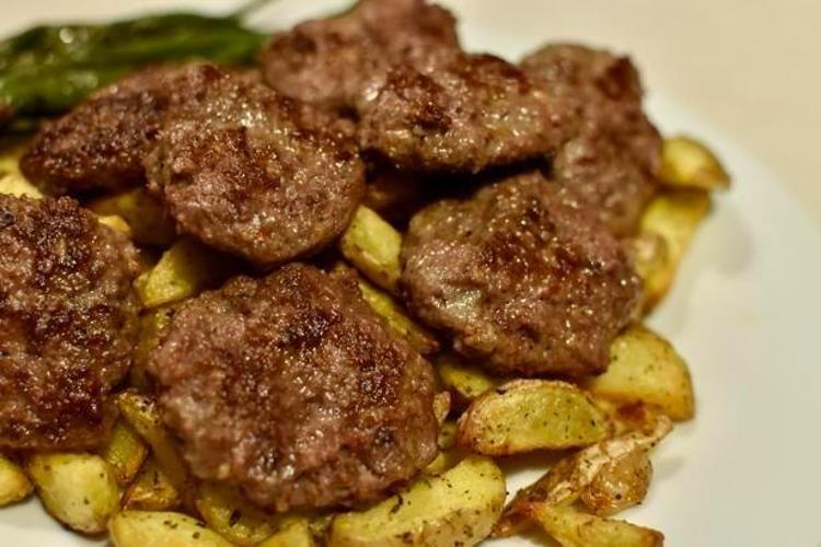 Evde mangal lezzetinde köfte yapmanın sırrı: İçine mutlaka soda ve karbonat ekleyin