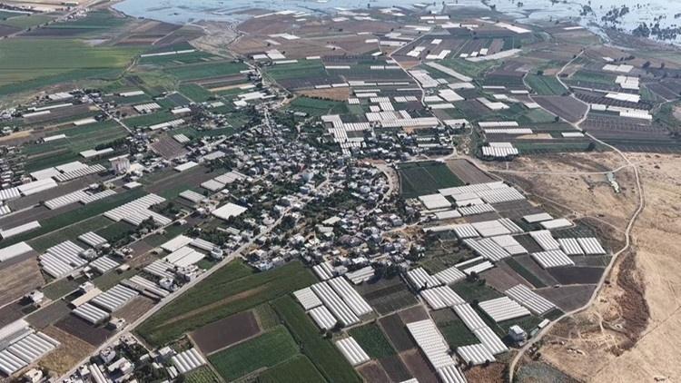 KENDİ SERAMIZDA EŞİMİZ VE ÇOCUKLARIMIZLA ÜRETİYORUZ