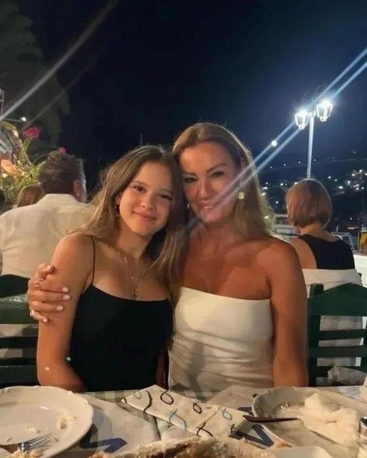 Pınar Altuğ ve Yağmur Atacan deniz tutkusuna geri döndü