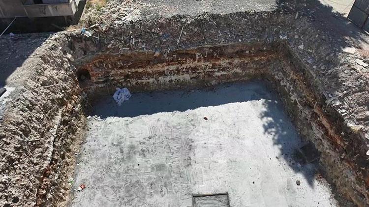 Kentsel dönüşüm kazısında bulunan gizemli kapı Mahallede herkes aynı soruyu soruyor