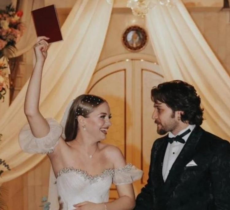 Ufuk Beydemir eski eşi İpek Filiz Yazıcı ve yeni sevgilisini hedef aldı Zehir zemberek yorum