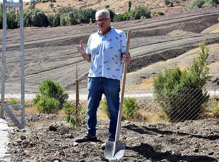 KENDİNE KÖYÜNDE EV YAPTIRDI