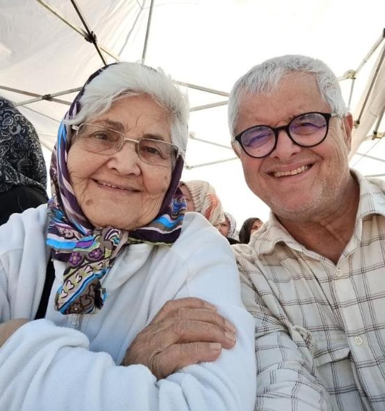 Eski manken Engin Koçun Ajda Pekkan ve Semiramis Pekkan ile pozu gündem oldu
