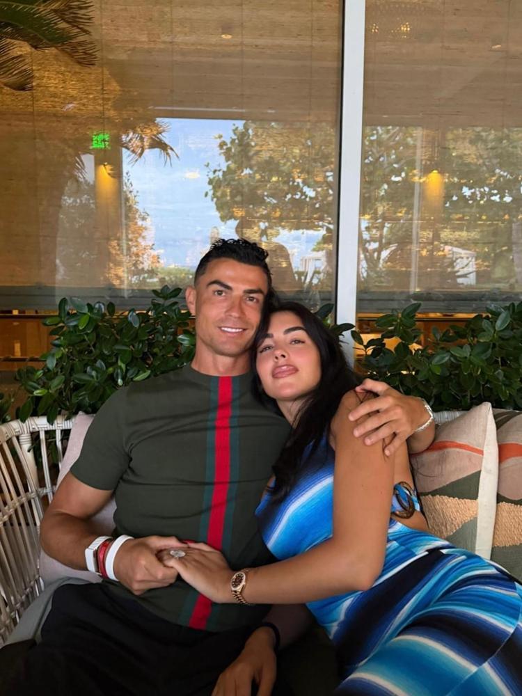 Cristiano Ronaldodan milyon dolarlık garaj paylaşımı
