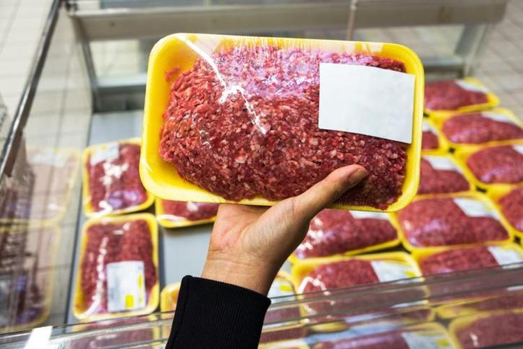 Kıymayı buzluktan çıkarır çıkarmaz sakın bunu yapmayın Bakteri üretmesini önleyen doğru çözdürme yöntemi