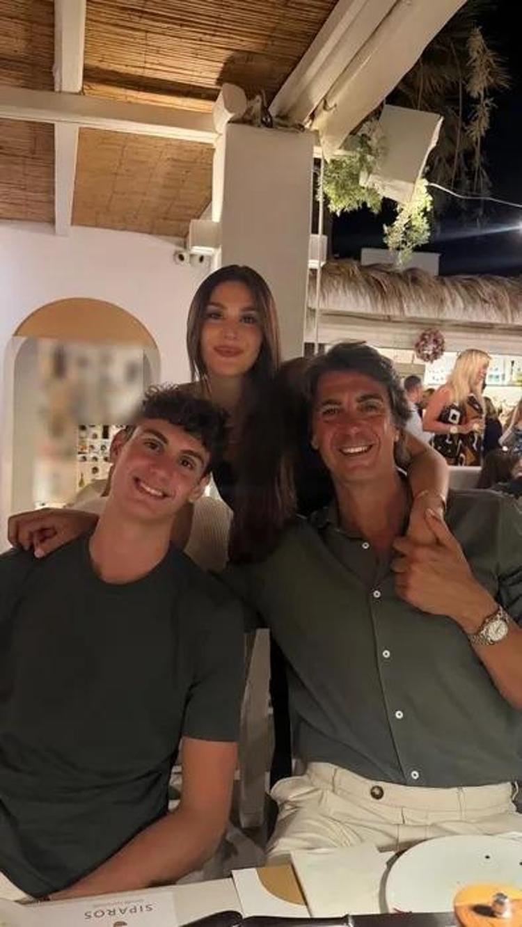 Demet Şener’den çocuklarıyla yepyeni poz