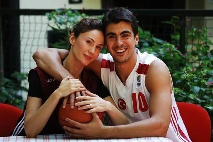 Demet Şener’den çocuklarıyla yepyeni poz