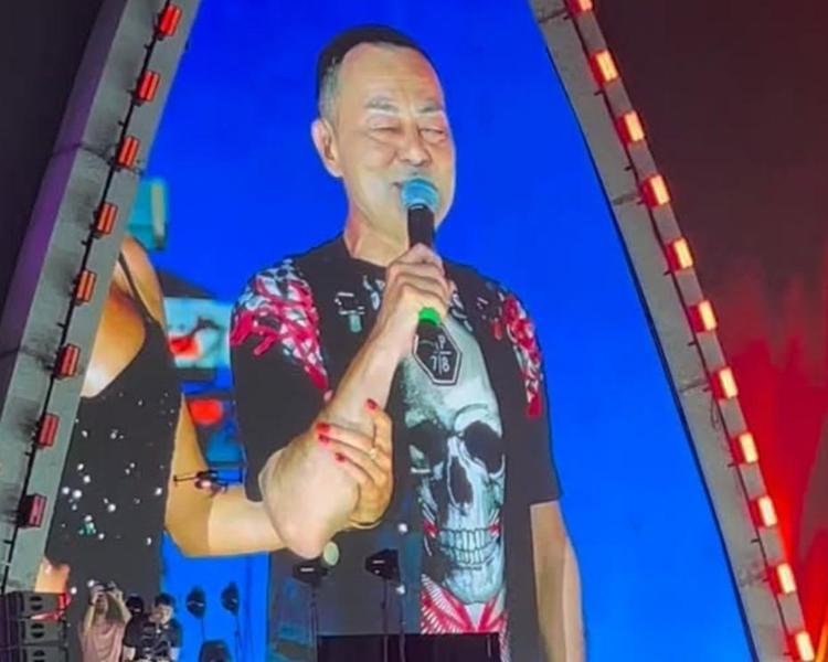 İstanbul Festivalinde Serdar Ortaç gecesi Kibariye düeti damga vurdu