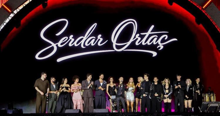 İstanbul Festivalinde Serdar Ortaç gecesi Kibariye düeti damga vurdu