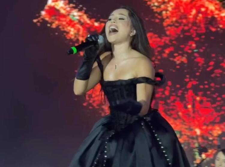 İstanbul Festivalinde Serdar Ortaç gecesi Kibariye düeti damga vurdu