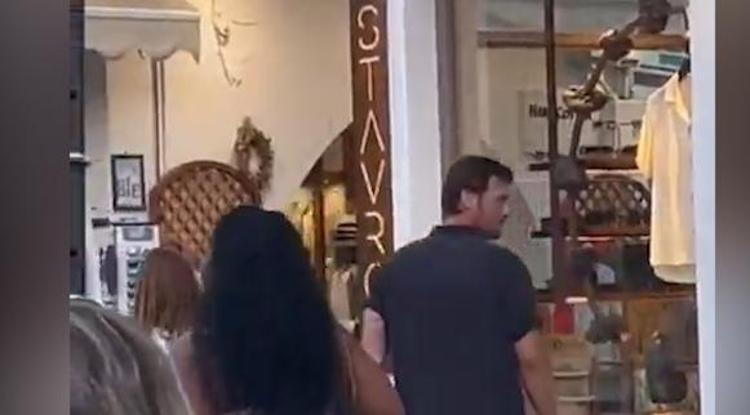 Kıvanç Tatlıtuğ ve Başak Dizer Kurt Efe’yle tatilde Eşini öpmelere doyamadı