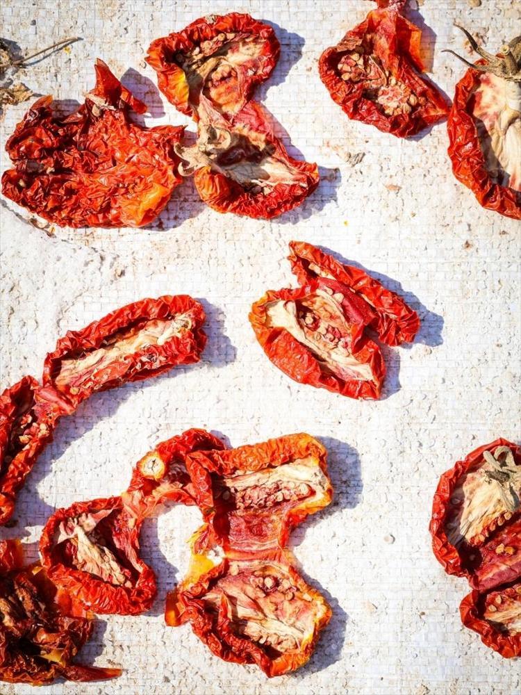 Kırmızı altının zorlu yolculuğu 13 kilodan sadece 1 kilo çıkıyor, 90 ülkeye satılıyor