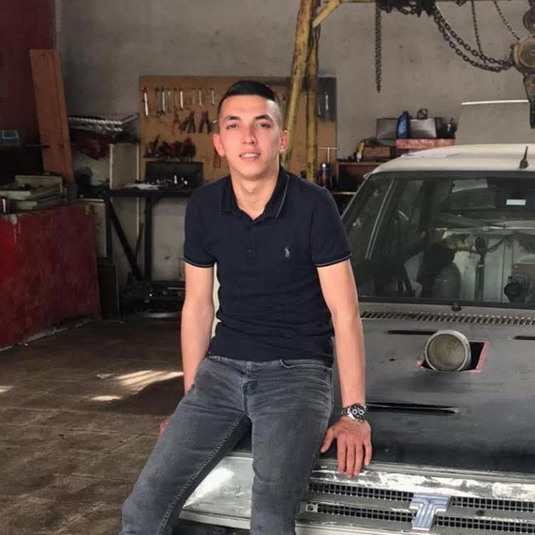 Adanada esrarengiz olay Genç kadın otomobilde, iş yeri sahibi dükkanda ölü bulundu