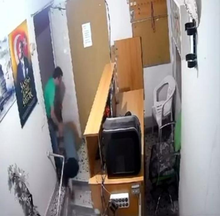 Yerlerde sürüklendi, defalarca darbedildi Genç kadın, dehşete düşüren o görüntüleri paylaştı