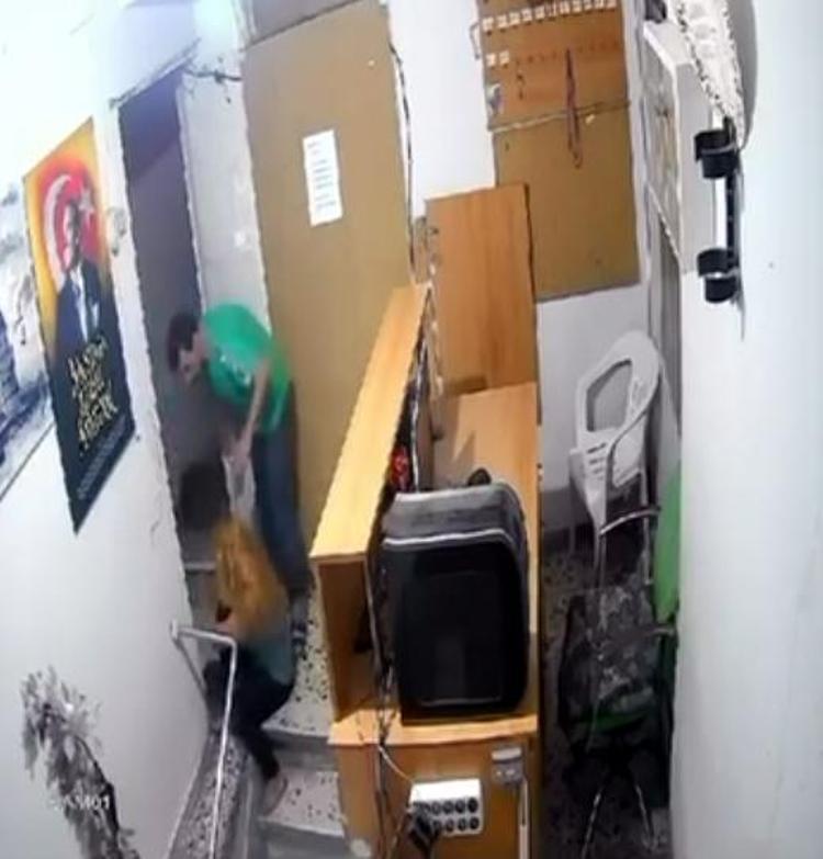 Yerlerde sürüklendi, defalarca darbedildi Genç kadın, dehşete düşüren o görüntüleri paylaştı