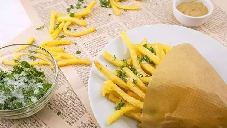 Patatesiniz sünger gibi yağ çekmesin Kızartırken bunu yapın, dışı kıtır kıtır içi lokum oluyor