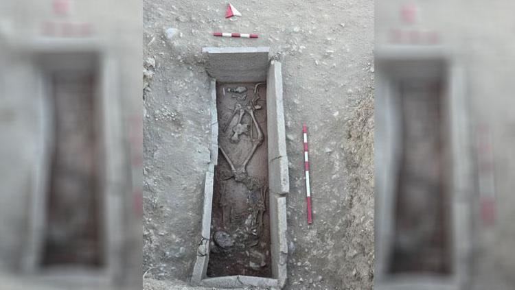 Aspendosta 2 bin 400 yıllık güreşçi mezarı keşfedildi