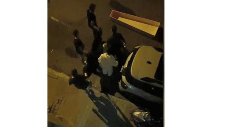 Kardeşi ölen abla, 1 hafta cesetle aynı evde yaşamış