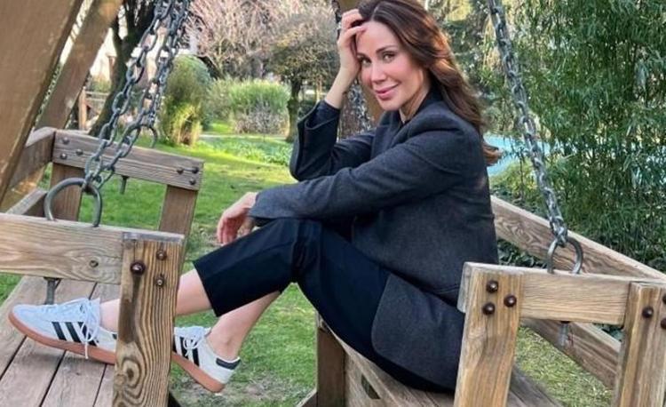 Fiziğiyle yıllara meydan okuyor 49 yaşındaki Demet Şener sırrını açıkladı