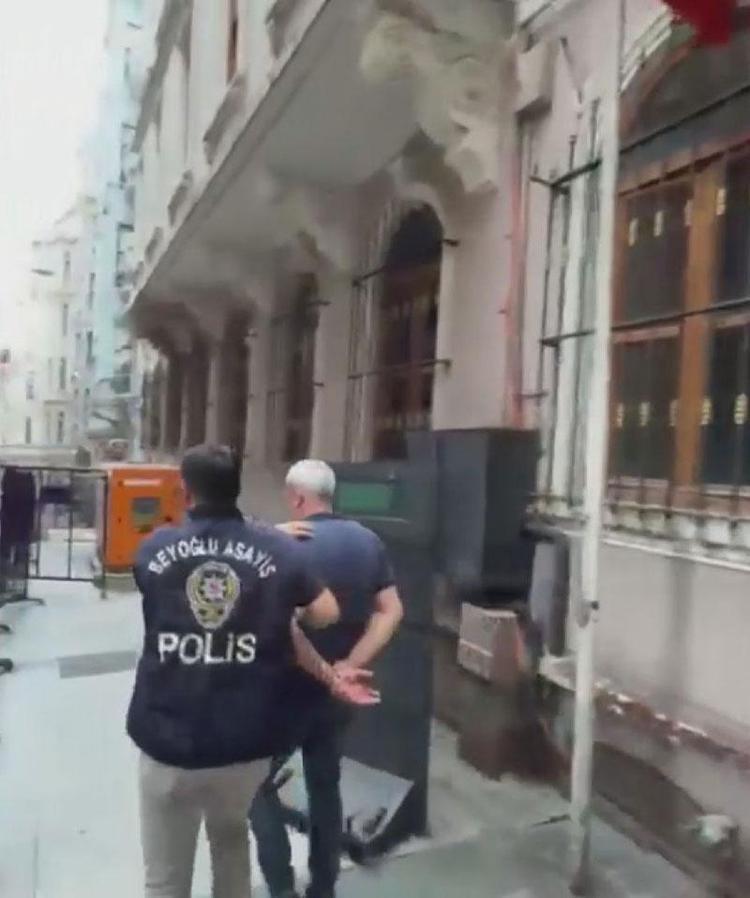 Koreli fenomeni önce takip, sonra taciz etti Taksimdeki o sapık yakalandı