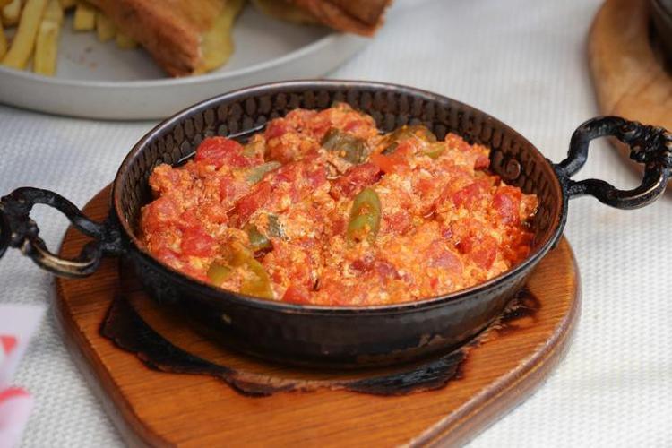 Menemen soğanlı mı olur soğansız mı Dev tartışmaya gastronomi dünyasından son nokta
