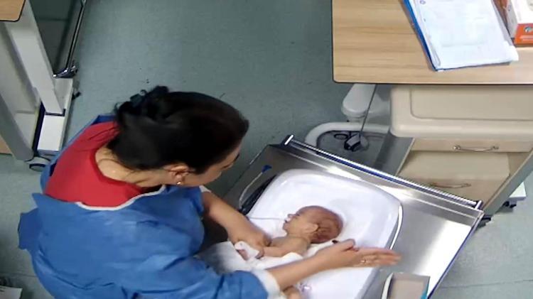 Bebeği kuvözdeyken şiddete uğrayan aile e-Devletten gelen bildirimle yıkıldı