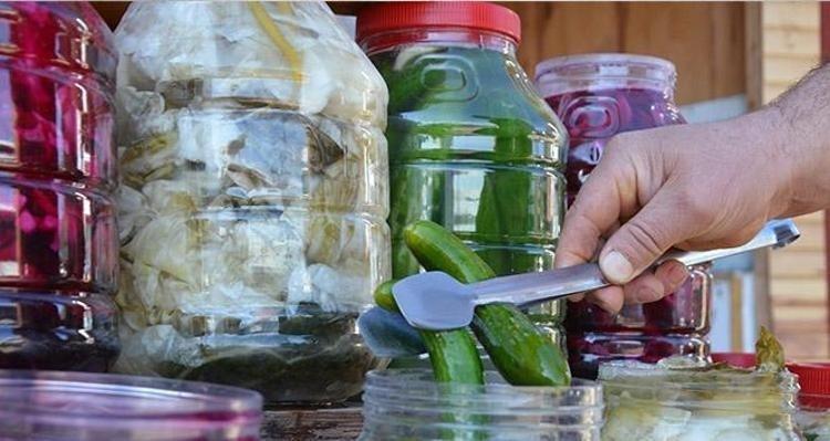 Kütür kütür turşunun sırrı tabanında gizli Büyüklerimiz o yüzden dibine 1 avuç atıyormuş