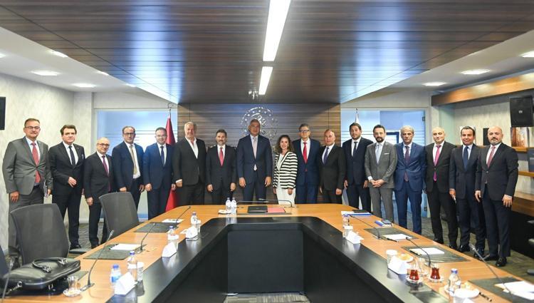 Bakan Ersoy, Hizmet İhracatçıları Birliği yönetimini kabul etti Hizmet ihracatının geleceği bakanlıkta ele alındı