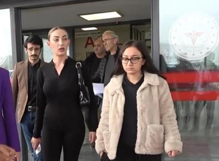 ANNENİN ANISINA YAPIYORMUŞ GİBİ...