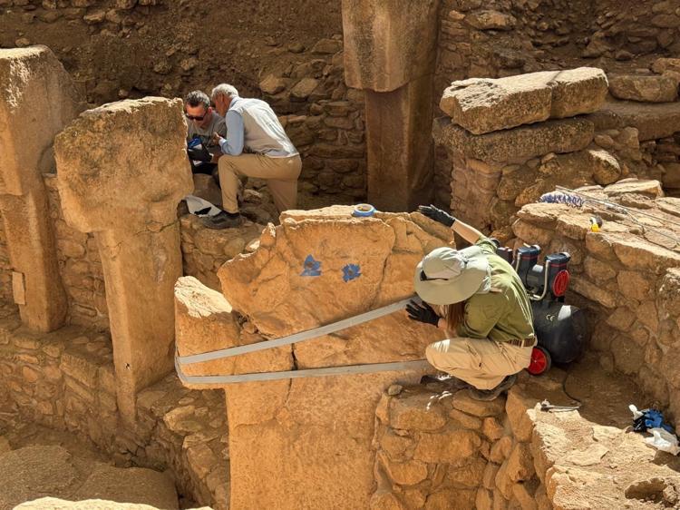 Göbeklitepenin kuzeyinde ilk kazı 80e 70 metrelik yeni alanda tarihin izleri aranıyor