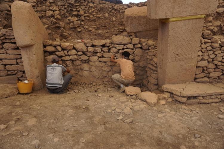 Göbeklitepenin kuzeyinde ilk kazı 80e 70 metrelik yeni alanda tarihin izleri aranıyor