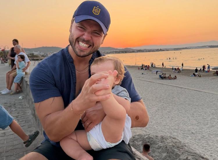 Tolga Sarıtaş’ın mutlu aile pozu Beğeni yağdı